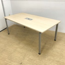 4～6名様推奨サイズの会議テーブル　木目天板　配線ダクト・配線受け付　4本脚