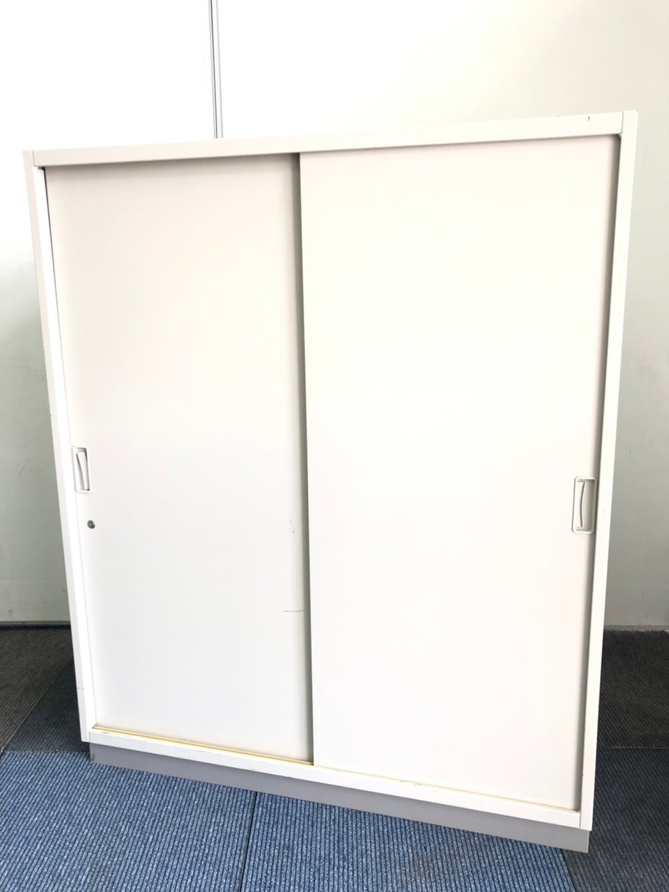 イトーキ製　シンラインシリーズ　ホワイトカラー　引違い書庫！！
                        シンライン 
                                    中古
            