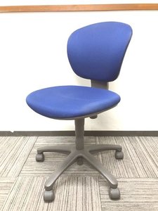 コスパ重視！！【定価約4万円！！人気のブルーカラー！！オフィスに馴染むデザイン！！快適な座り心地！！】コクヨ/レグノチェア2 