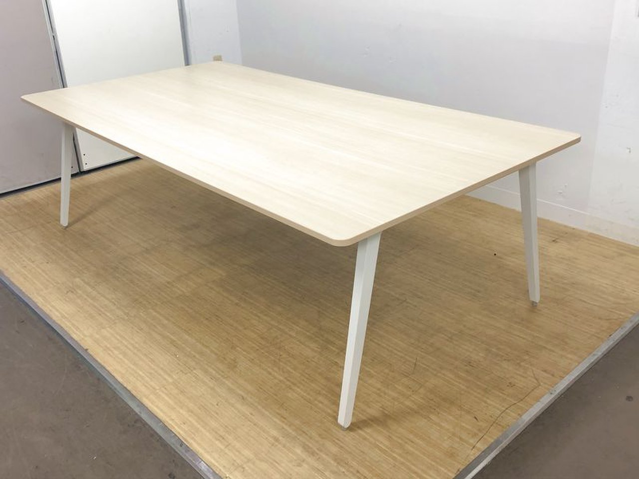 【ウチダ】【レムナ】【ミーティングテーブル】【四本脚】【ナチュラル天板】【ホワイト脚】【1600幅】
                        レムナ 
                                    中古
            