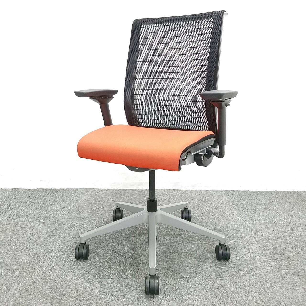 【4脚入荷】長時間座っている人のために開発されたチェア入荷！中古　高級チェア　シンク　オフィスチェア　OAチェア　テレワーク　在宅ワーク　メッシュ
                        シンクチェア（座:布
                                    中古
            