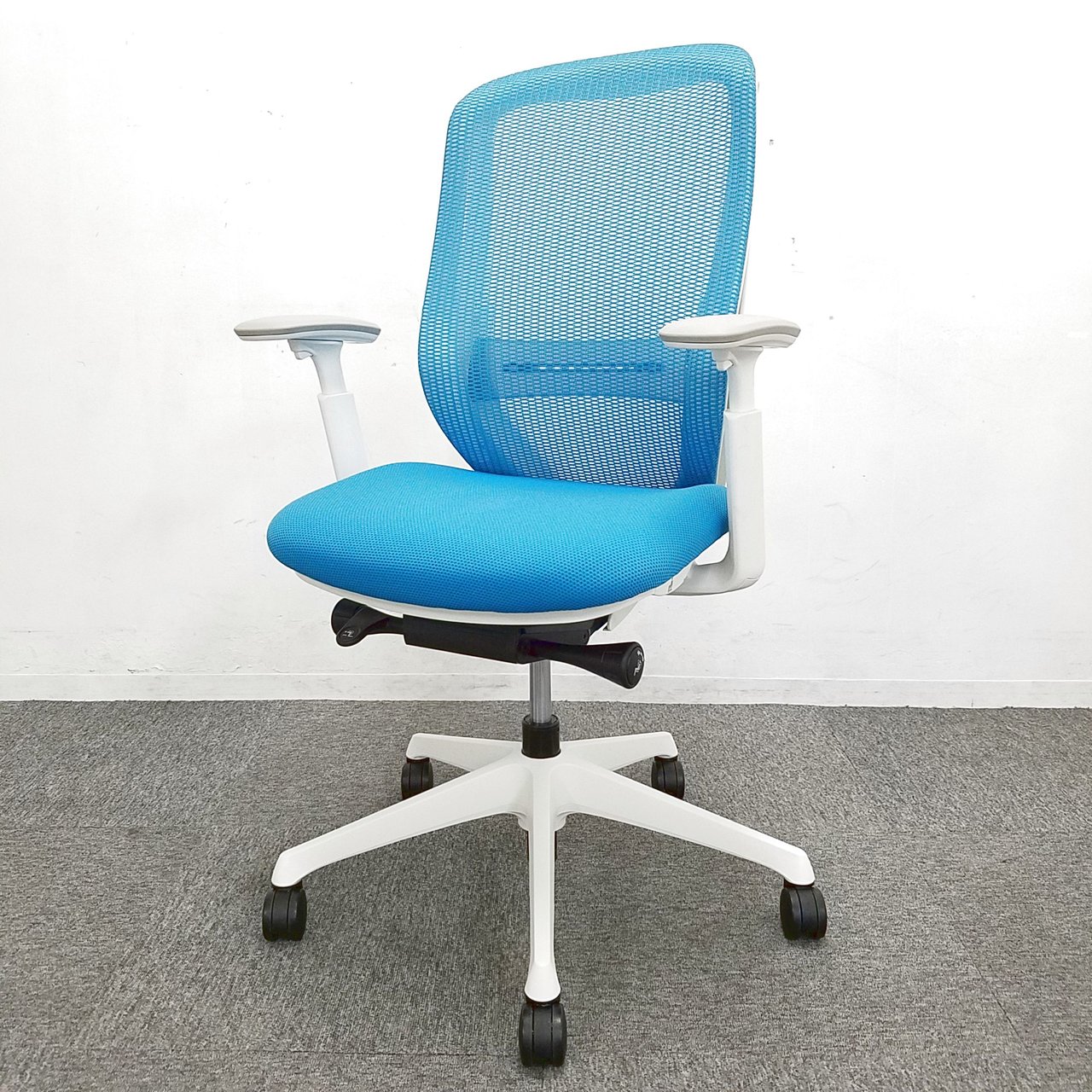 【3脚入荷】【前傾姿勢の代名詞】オカムラ社シルフィーチェアが堺店限定販売！中古　高級チェア　前傾姿勢　メッシュチェア　ハイバックチェア　オフィスチェア　テレワーク用
                        シルフィー（クッション） 
                                    中古
            