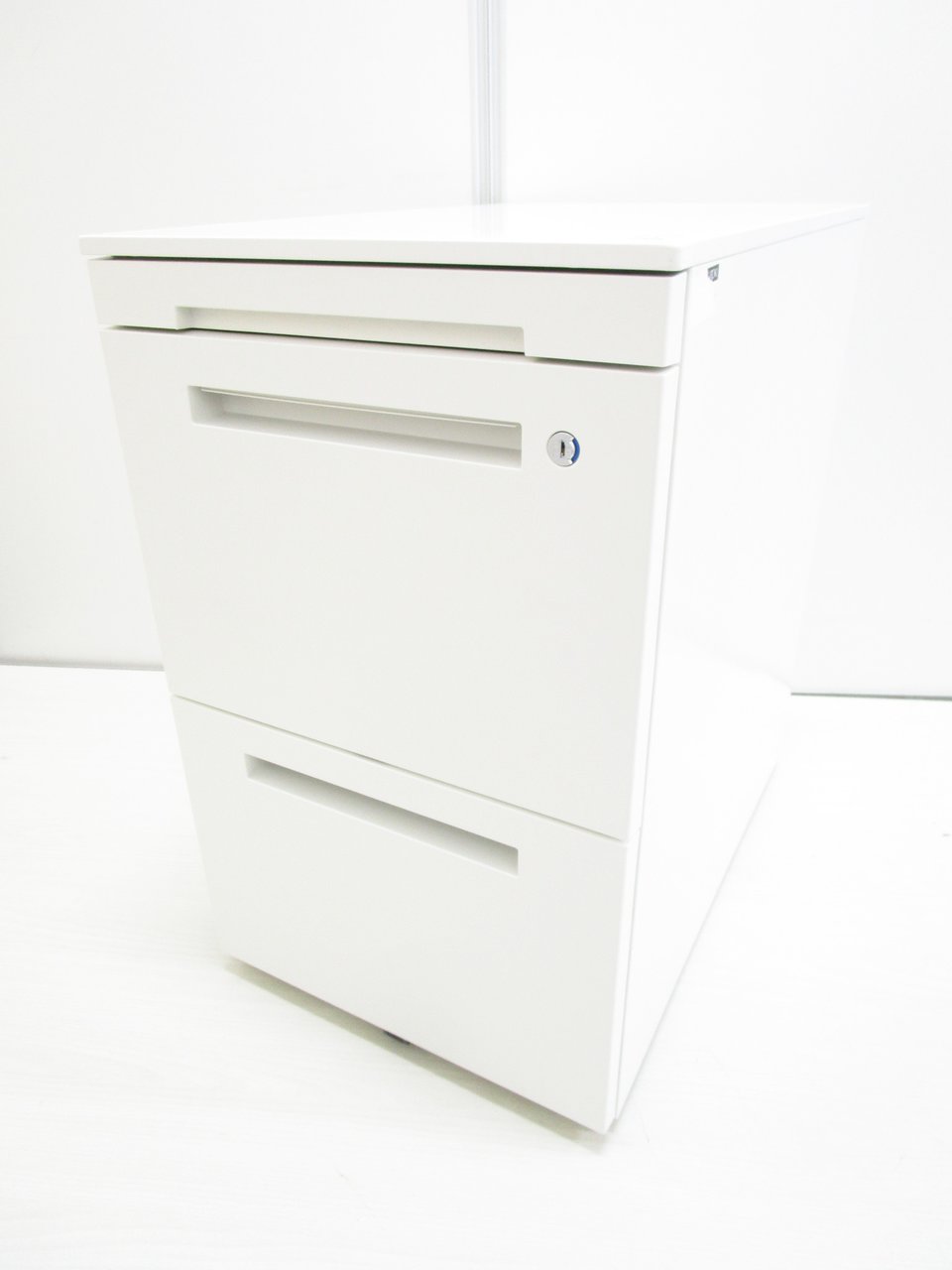 【膝元収納】【良好品】イトーキ/CZR/ホワイト【H650のA4サイズ2段収納】
                        CZR 
                                    中古
            