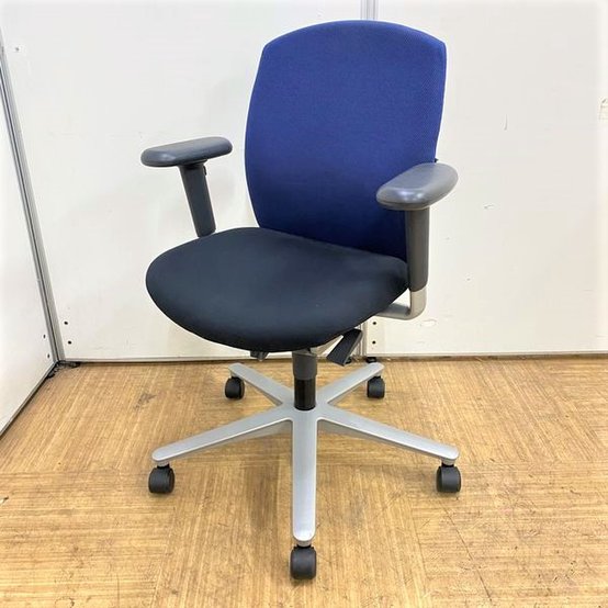 【中古】キャスト   ウチダ（UCHIDA) 肘付ローバックチェア