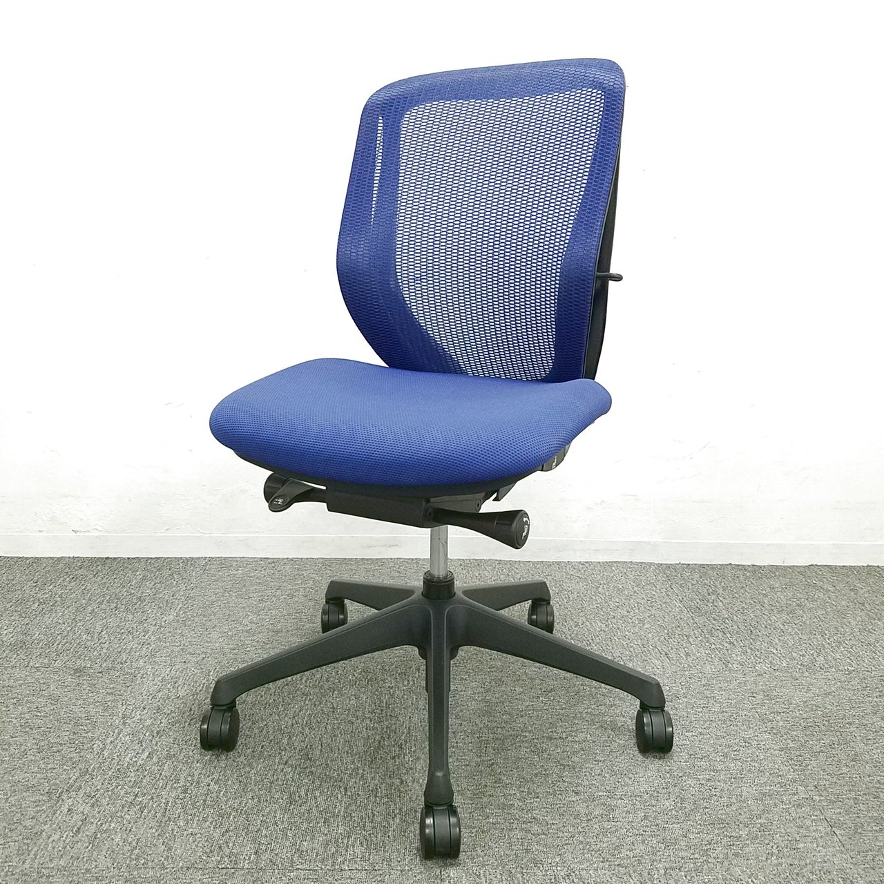 【15脚入荷】【前傾姿勢の代名詞】オカムラ社シルフィーチェアが堺店限定販売！中古　高級チェア　前傾姿勢　メッシュチェア　ハイバックチェア　オフィスチェア　テレワーク用
                        シルフィー（クッション） 
                                    中古
            