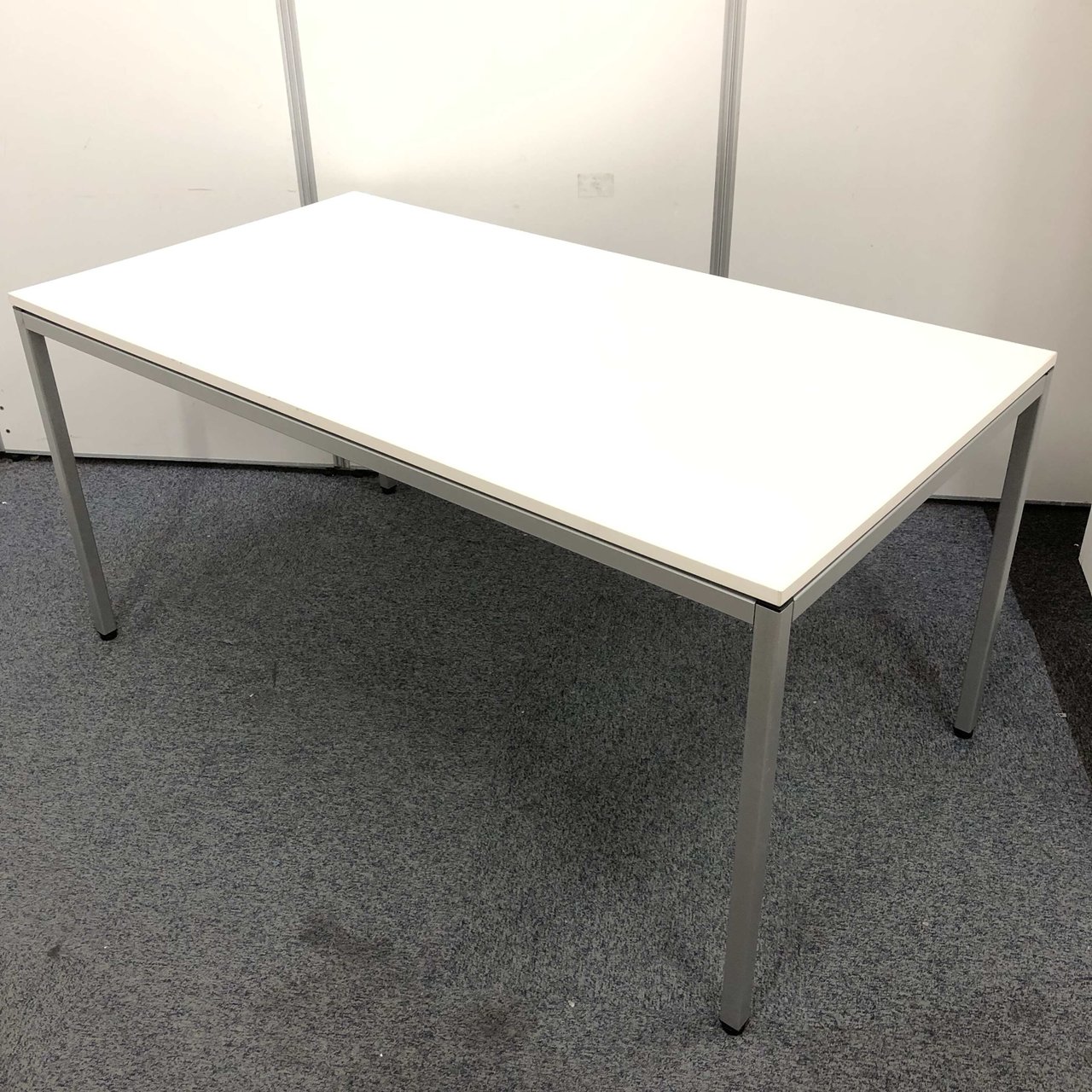 4人用におすすめ！！【定価約13万円！！4人用としておすすめのミーティングテーブル！！人気商品！！】■オカムラ■トレッセ
                        トレッセ 
                                    中古
            