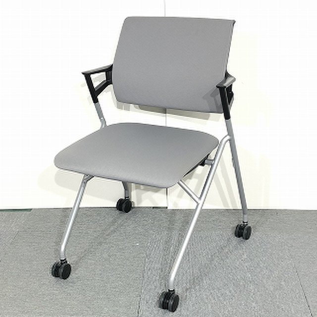 コクヨ製　ピエガシリーズ　グレー　ネスティングチェア！！
                        ピエガ（背クッションタイプ） 
                                    中古
            