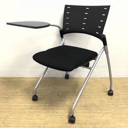 在庫1点のみのため売切価格　メモ台付きチェア　イトーキ　マノス　ブラック