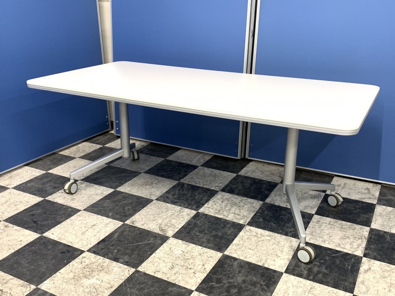 【キャスター付き】コクヨ製/Atlabo(アットラボ)/ホワイト■土台しっかりで安定感抜群！
                        アットラボ 
                                    中古
            