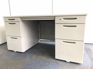 【レア】1400mm幅の上長席にオススメな両袖机！両サイド3段構成のレア商品です！！