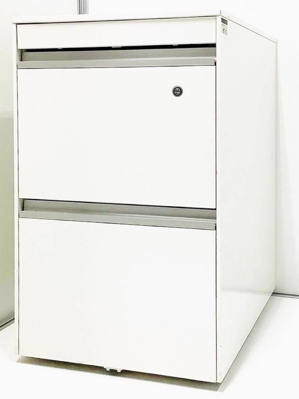 【フリアド&平机H720対応】イトーキ/インクルード/ホワイト【3段ワゴン】
                        インクルード 
                                    中古
            