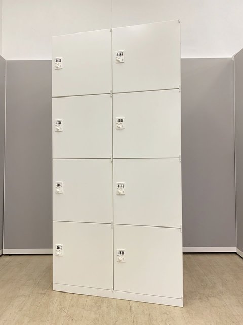 人気の国内メーカー、オカムラのレクトラインロッカー！定番ホワイトで早い者勝ちのレア商品！【8人用】