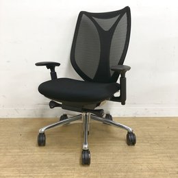 上下昇降不可のため！！オカムラ　サブリナ　が安く！　前傾機能付き　アジャストアーム搭載　※メッシュ少し亀裂あり