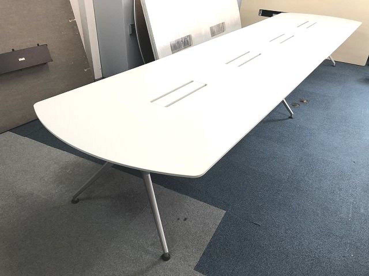 【定価約40万円！！デザイン性が素晴らしい大型ミーティングテーブルの入荷です！！ホワイトカラー！！】【おすすめ】■イトーキ■DD
                        DDD 
                                    中古
            