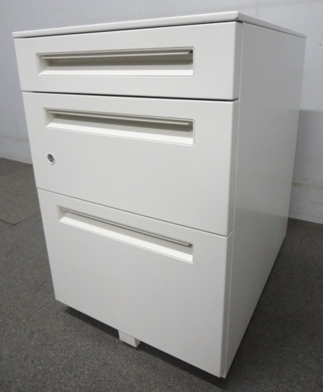 【定番のホワイトワゴン】内田洋行製/STワゴン/※鍵は1本付属します。
                        STワゴンシリーズ 
                                    中古
            