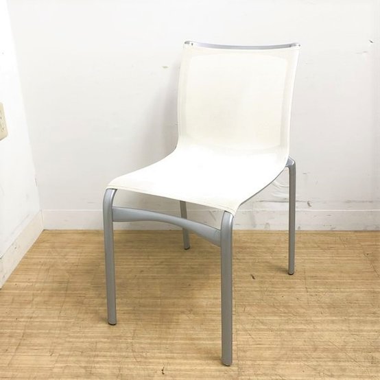 【中古】ハイフレーム チェア   Cassina（カッシーナ） スタッキングチェア