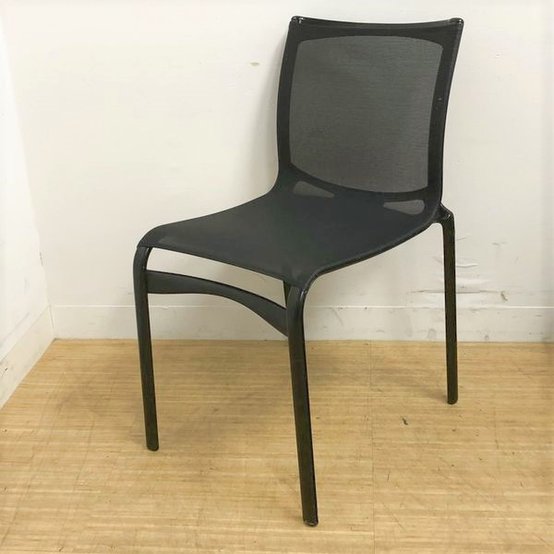 【中古】ハイフレーム チェア   Cassina（カッシーナ） スタッキングチェア