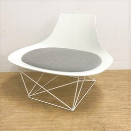 アーチ状の脚がオシャレ★ロビー向けチェア　ホワイト基調フレームが明るい雰囲気を演出　※塗装剥がれ散見されます