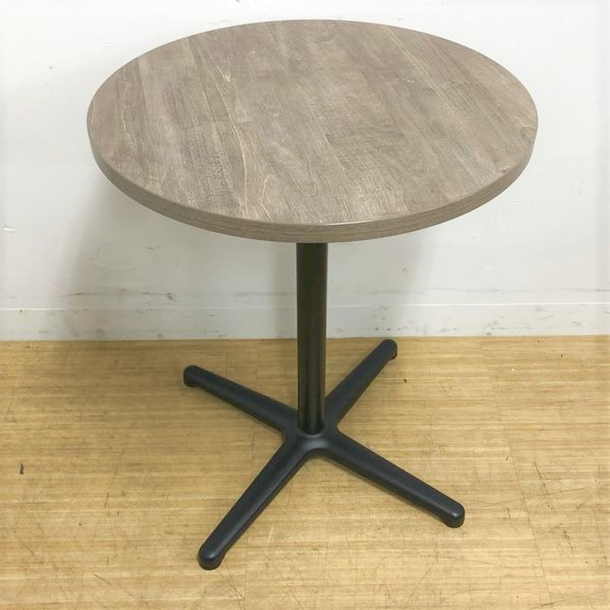 流行の古木調×ブラックフレームのカフェテーブル入荷！　イトーキ製　丸テーブル　オシャレ★
                        ノットワーク テーブル 
                                    中古
            