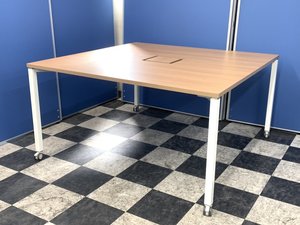 【今主流のテーブル入荷！】ミッドセンチュリーモダンを彷彿とさせるおしゃれなワークテーブル　オカムラ製アプションフリー