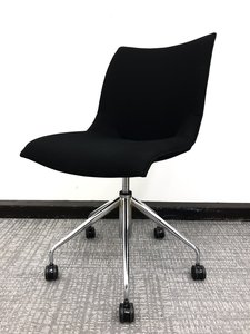 【オカムラ製チェア】会議室や休憩スペースでの使用におすすめのおしゃれチェア！！