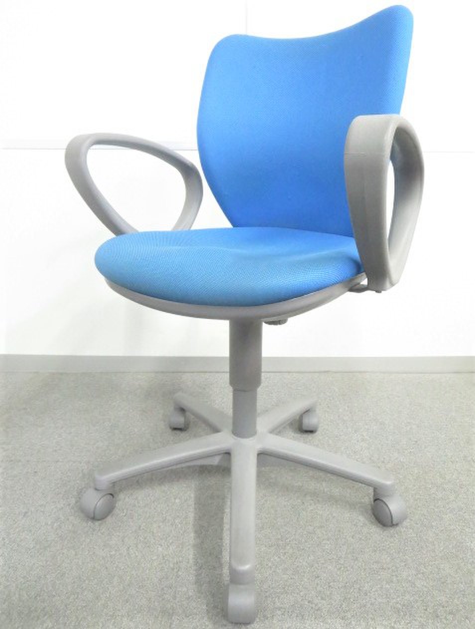 【コレはお買い得！】■オフィスチェア　肘付　ブルー　■長時間作業にも対応のモールドウレタンクッション！

                        BIT-Xシリーズ
                                    中古
            