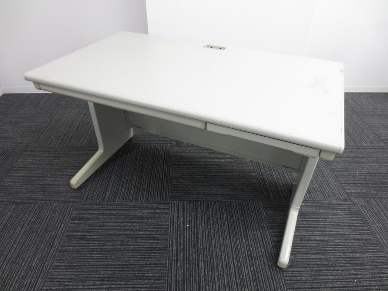 コストパフォーマンス最高！　配線カバー等部品に欠けあり　ニューグレー
                        LA
                                    中古
            