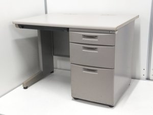 【コンパクトでどんなシーンにも設置しやすい！】
レイアウトは数センチの誤差が命取りに・・・。 
 ■イトーキ/CZ/グレー/幅1000mm(100cm)