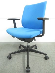 【肘付】【座り心地の良いコスパチェア】【オフィスを華やかに彩るオレンジ！】コクヨ/ウィザード/ブルー