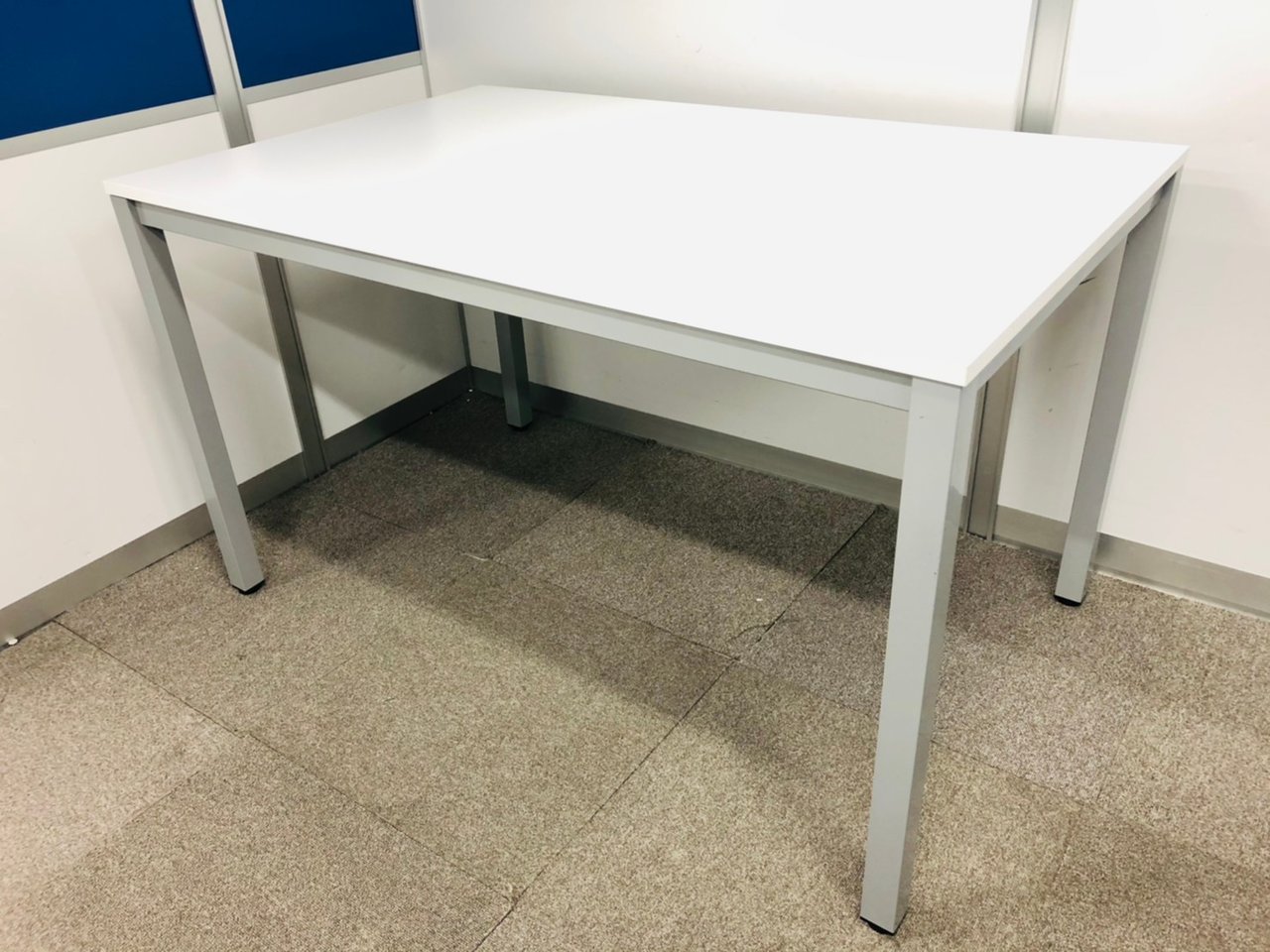 RFヤマカワのミーティングテーブル ■W1200mm・4人用サイズ ■ホワイト色 【会議テーブル】
                        ラディー 
                                    中古
            