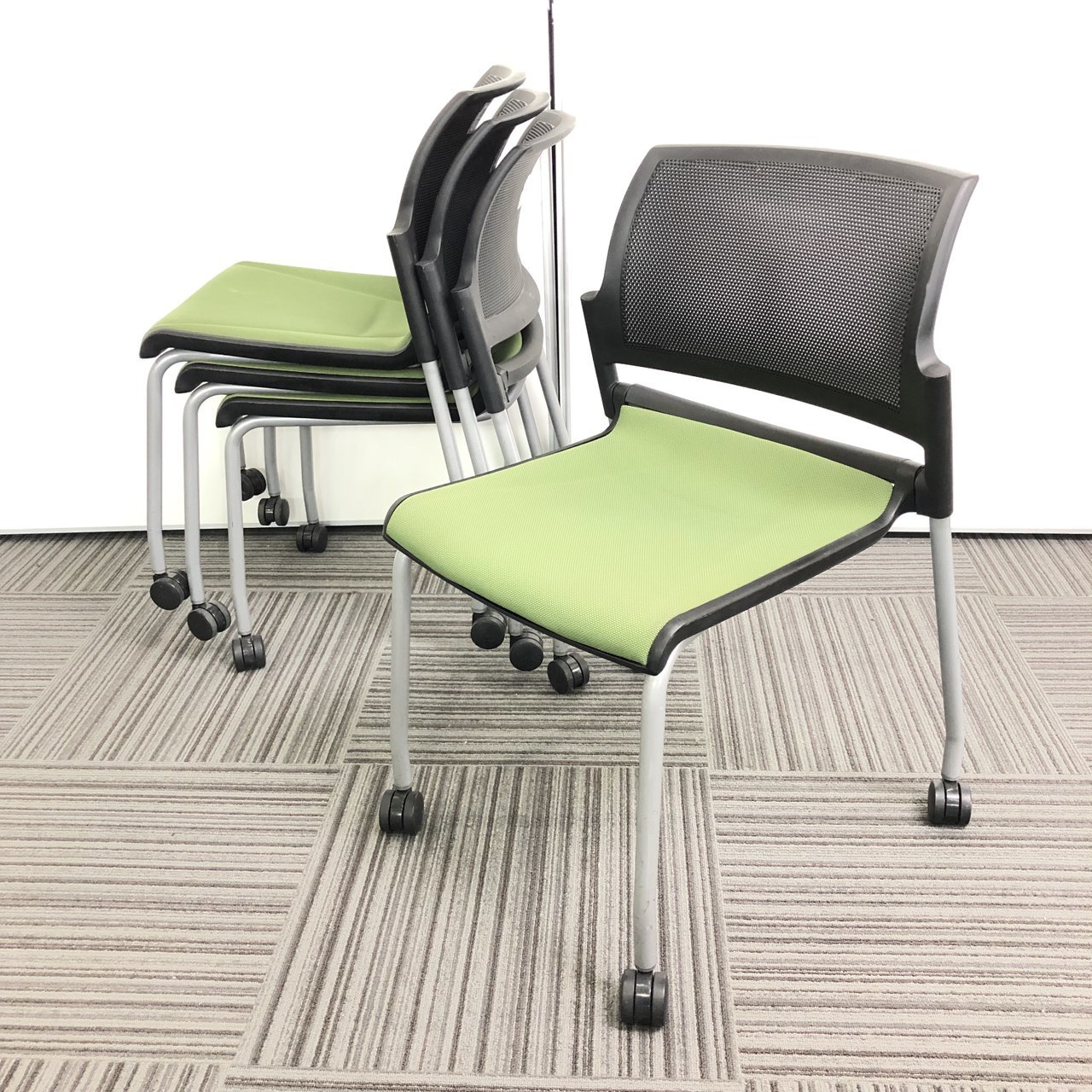 【4脚セット】【お値打ち】【国内メーカー】内田洋行　ブラック×グリーン【収納】【軽量】【京都・滋賀】
                        FM-310シリーズ 
                                    中古
            