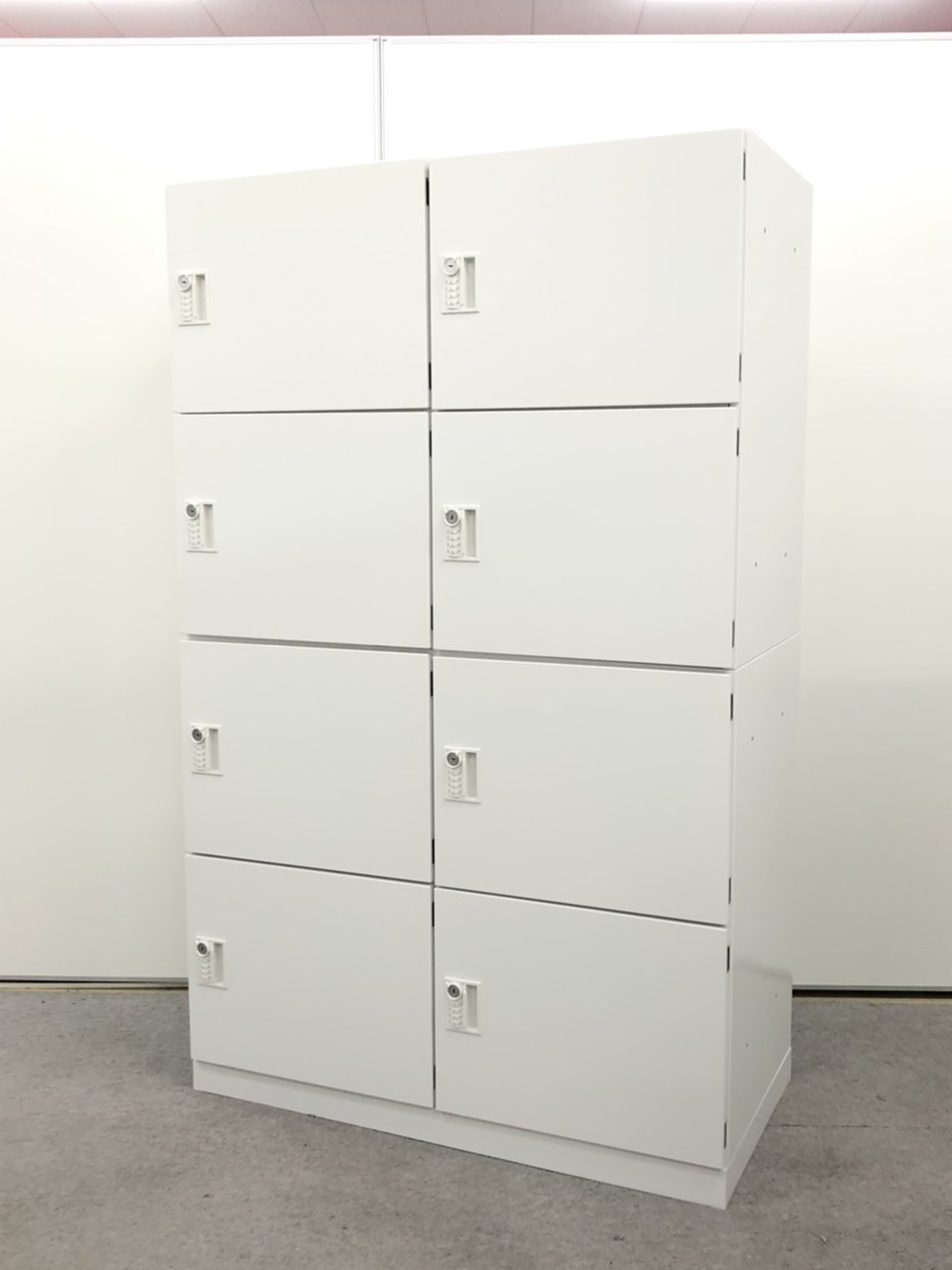 【状態良好品】
8人用上下ロッカーセット！
清潔感をもたらすホワイト！
■内田洋行/エルレージ/未使用品
                        エルレージ 
                                    中古
            