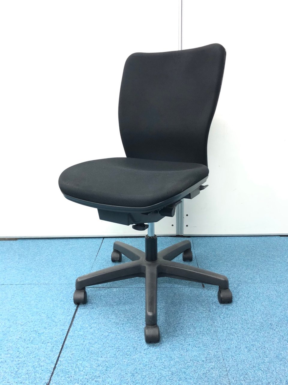 【コスパがいいチェア】TOYOSTEEL 製/ベルフィーノチェア/機能面でも満足！
                        Belfino
                                    中古
            