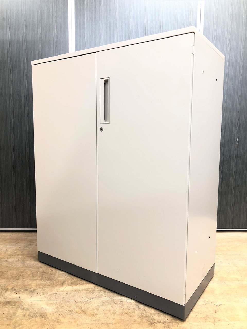 【4台入荷】オフィスのスタンダード収納！定番の観音開き【中古】【オフィス家具】【東京】【大阪】【愛知】【岐阜】【長野】【滋賀】 エディア    中古 