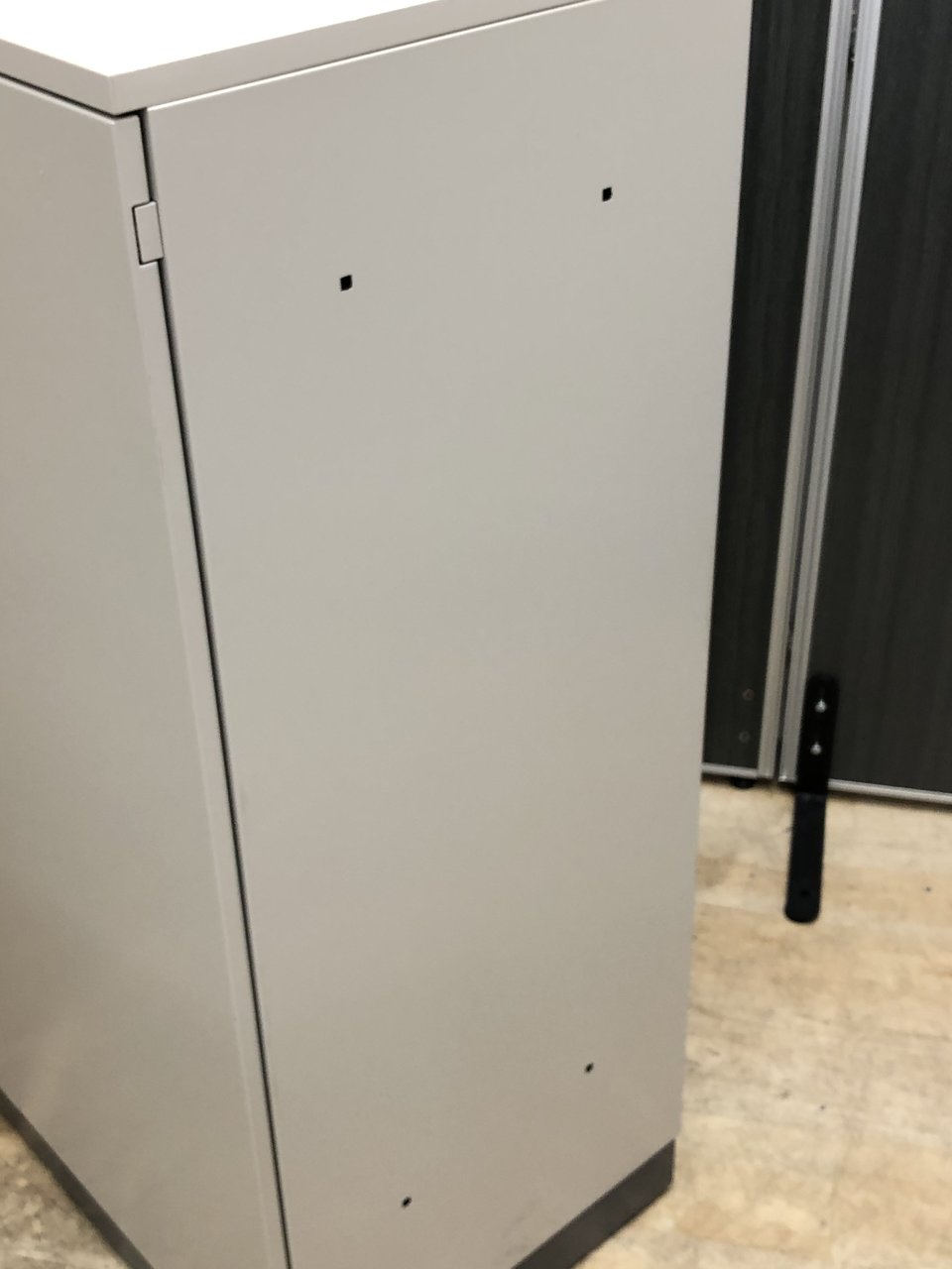 【4台入荷】オフィスのスタンダード収納！定番の観音開き【中古】【オフィス家具】【東京】【大阪】【愛知】【岐阜】【長野】【滋賀】 エディア    中古 