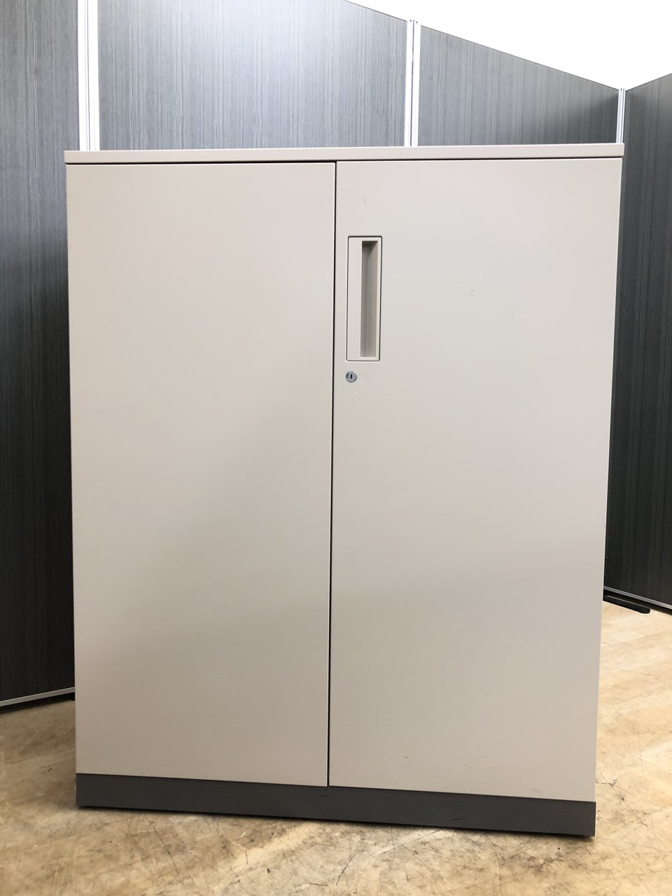 【4台入荷】オフィスのスタンダード収納！定番の観音開き【中古】【オフィス家具】【東京】【大阪】【愛知】【岐阜】【長野】【滋賀】 エディア    中古 
