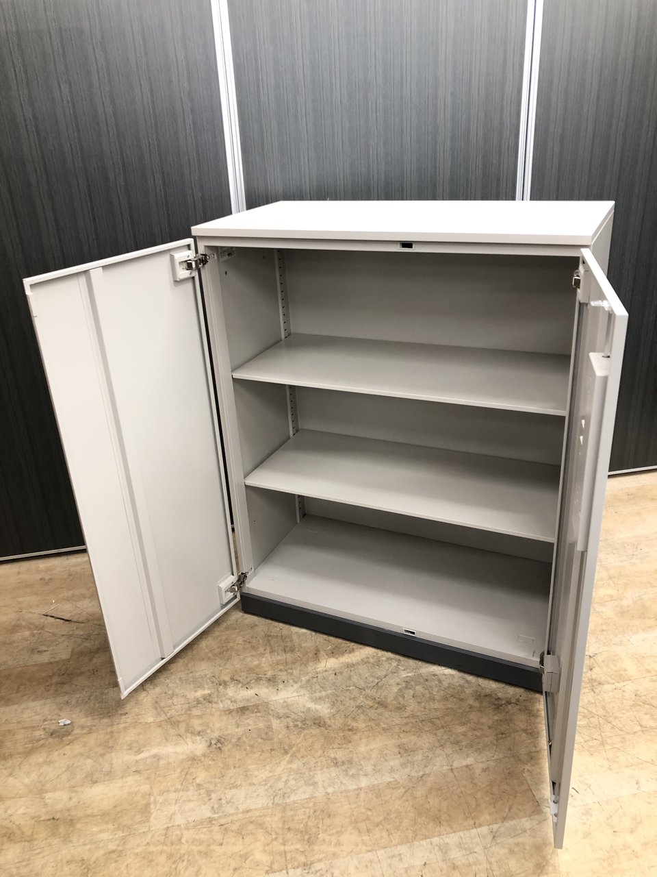 【4台入荷】オフィスのスタンダード収納！定番の観音開き【中古】【オフィス家具】【東京】【大阪】【愛知】【岐阜】【長野】【滋賀】 エディア    中古 