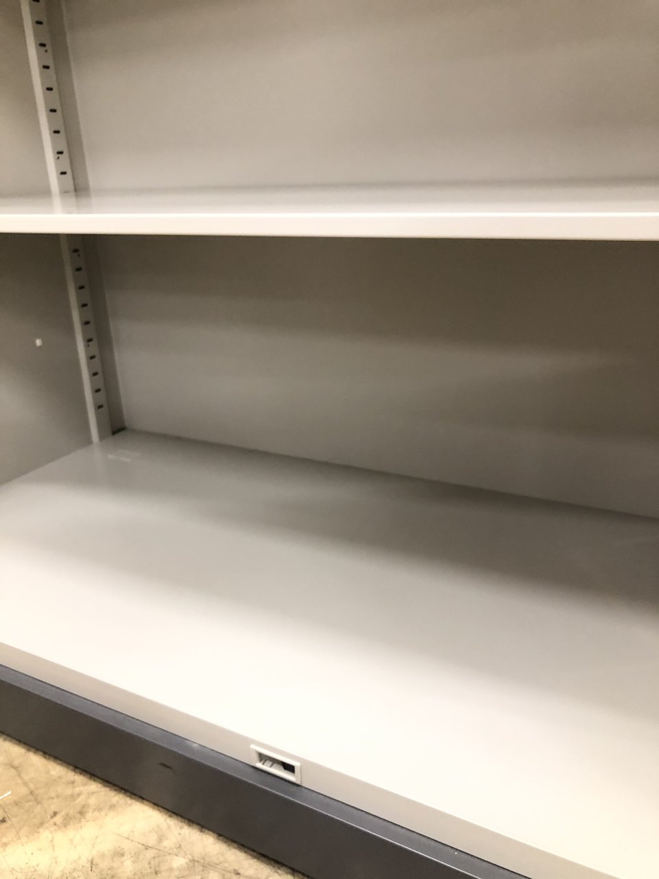 【4台入荷】オフィスのスタンダード収納！定番の観音開き【中古】【オフィス家具】【東京】【大阪】【愛知】【岐阜】【長野】【滋賀】 エディア    中古 