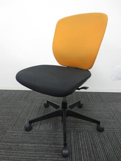 【中古】プラオ   イトーキ（ITOKI） 肘無ローバックチェア