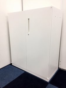 腰高サイズの両開き書庫入荷！取っ手が上部にあるので開けやすい構造です。｜ホワイト｜書棚　本棚　書類整理