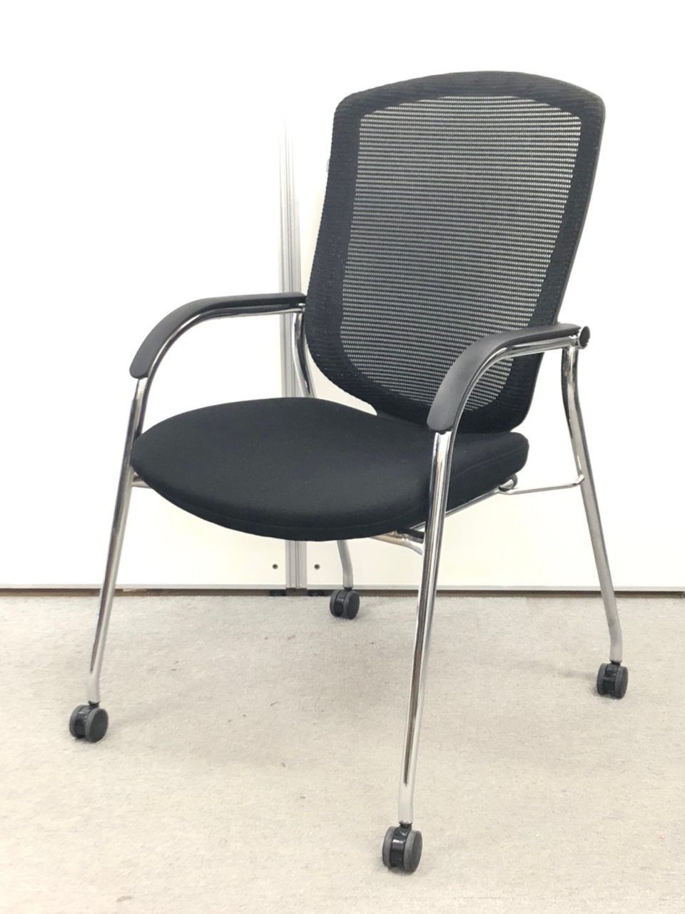 【キャスター付きミーティングチェア】オカムラ製/コンテッサ/ひじ掛け付き
                        コンテッサ 
                                    中古
            