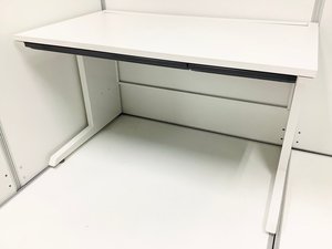 【中古市場で人気のシリーズ！】
ワイドの広い配線カバーで整頓ラクラク！
イトーキ/CZR/ホワイト