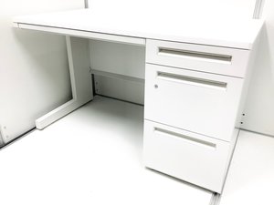 【一番人気の幅1200mm！】
今、弊社内で在庫が非常に薄い片袖机です！
内田洋行/スカエナ/ホワイト