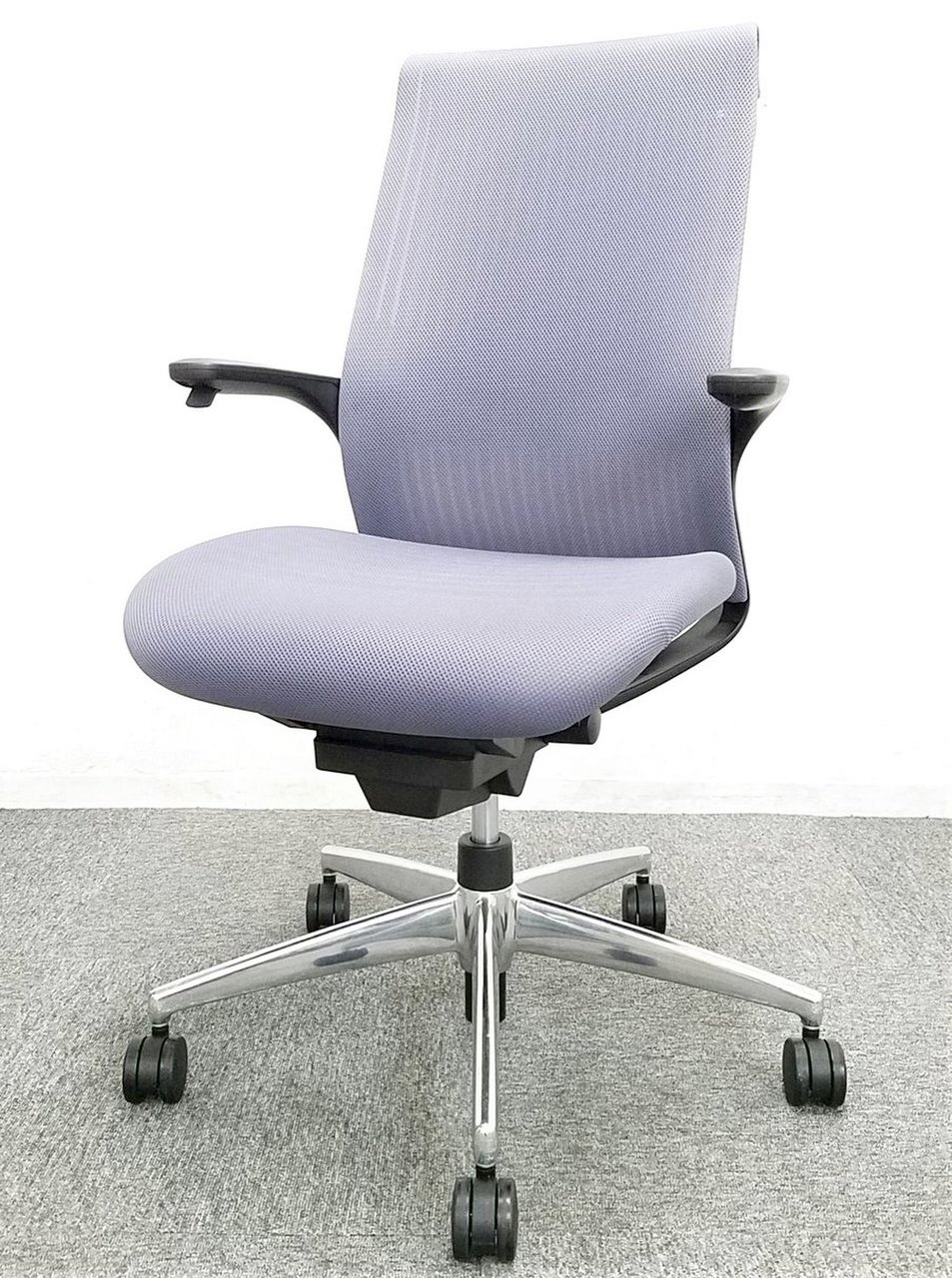 ワンタッチフィットを採用！上下昇降は手元でらくらくです｜ハイバック　グレー
                        エムフォー（アルミ脚） 
                                    中古
            