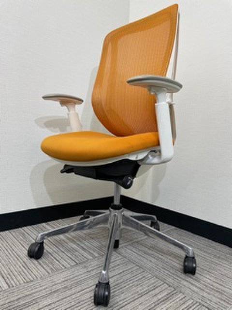 【中古】シルフィー（メッシュ）   オカムラ（okamura） 肘付ハイバックチェア