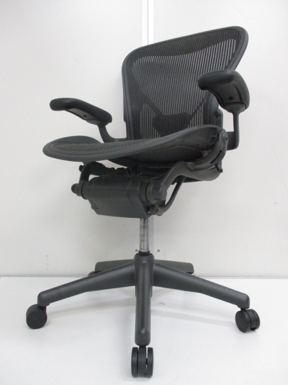 【アーロンチェア】【ハーマンミラー製】【ポスチャーフル装備】【前傾チルト付】【Bタイプ】【固定肘】
                        アーロンチェア（ポスチャー
                                    中古
            