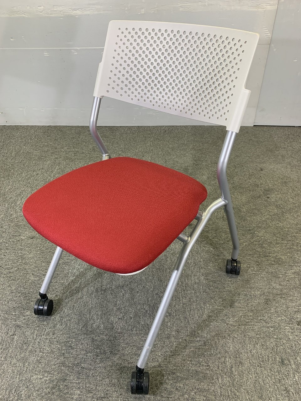 腰に余計な密着感を与えず、軽さを実現したデザインになります。
                        FM-265シリーズ 
                                    中古
            