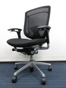 【人気商品入荷！！】オカムラ製　コンテッサチェア　ブラックカラー　肘付きハイバックチェア【リクライニング調節】【座り心地抜群】