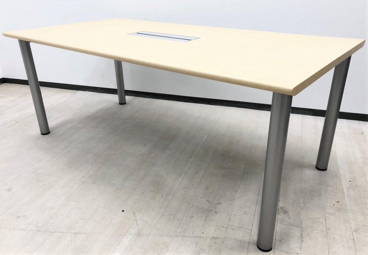 【オンライン会議にもオススメ！】■イトーキ製　ミーティングテーブル（W1800×D900mm）　■配線ボックス付　ナチュラル木目カラー
                        コムネットシステム 
                                    中古
            