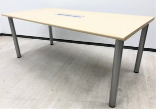 【オンライン会議にもオススメ！】■イトーキ製　ミーティングテーブル（W1800×D900mm）　■配線ボックス付　ナチュラル木目カラー
